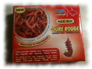 Une boite de dure rouge